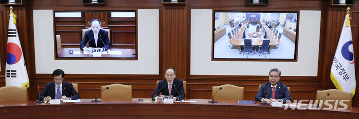 [서울=뉴시스] 김명원 기자 = 추경호 경제부총리 겸 기획재정부 장관이 11일 오전 서울 종로구 정부서울청사에서 경제안보공급망 관계장관회의에 참석해 발언하고 있다. 2023.12.11. kmx1105@newsis.com