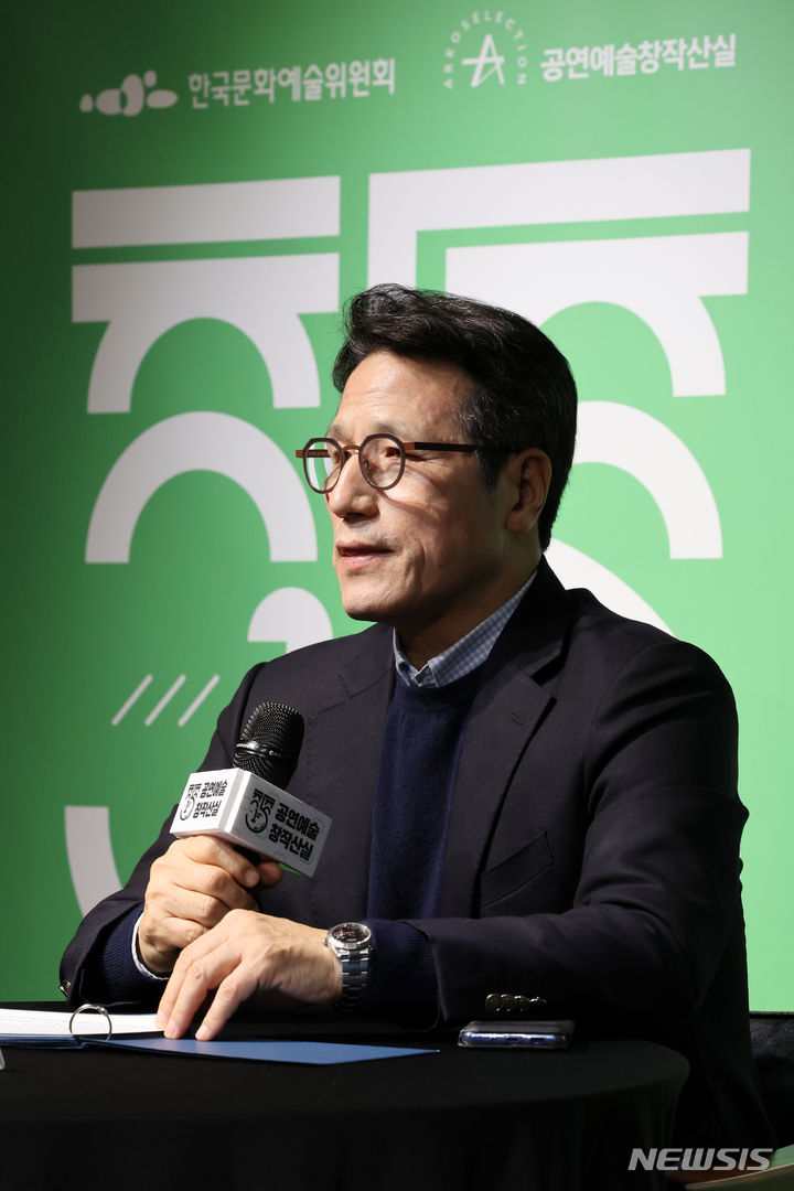 [서울=뉴시스] 박진희 기자 = 정병국 한국문화예술위원회 위원장. 2023.12.11. pak7130@newsis.com