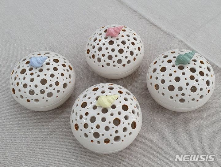 김해문화의 변화. 달팽이모녀 작품-보석함