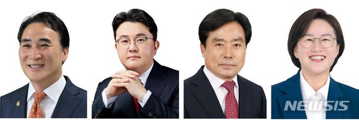 [창원=뉴시스] 제22대 국회의원선거 예비후보 등록 첫날인 12일 창원시의창구 선거구 등록자들. 왼쪽부터 국민의힘 김종양, 배철순, 장영기, 진보당 정혜경 예비후보.(사진=중앙선관위 제공) 2023.12.12. photo@newsis.com