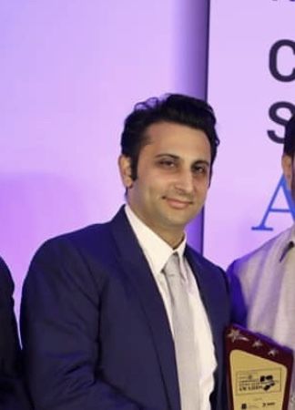 [서울=뉴시스] 인도 제약 회사 최고경영자(CEO)가 런던에서 두 번쨰로 비싼 2280억 상당의 저택을 매입해 화제다. (사진=아다르 푸나왈라 세럼인스티튜트 CEO 공식 인스타그램) 2023.12.1.3. *재판매 및 DB 금지