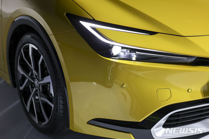 [서울=뉴시스] 정병혁 기자 = 13일 서울 광진구 파이팩토리스튜디오에서 열린 토요타 5세대 프리우스 미디어 컨퍼런스에 5세대 프리우스가 전시되어 있다. 2023.12.13. jhope@newsis.com