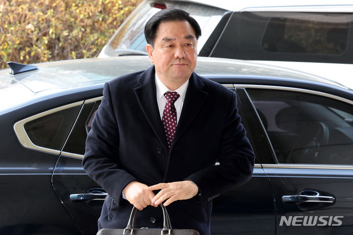 [서울=뉴시스] 조성우 기자 = 조현천 전 국군기무사령관이 지난해 12월13일 서울 마포구 서울서부지법에서 열린 업무상횡령 등 관련 공판에 출석하고 있다. 2023.12.13. xconfind@newsis.com