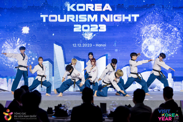 4800만명의 글로벌 팬덤을 보유한 태권도 크리에이터팀 '태권크리'가 12일부터 14일까지 베트남을 방문해 하노이와 호치민에서 한국을 홍보했다고 15일 밝혔다. *재판매 및 DB 금지