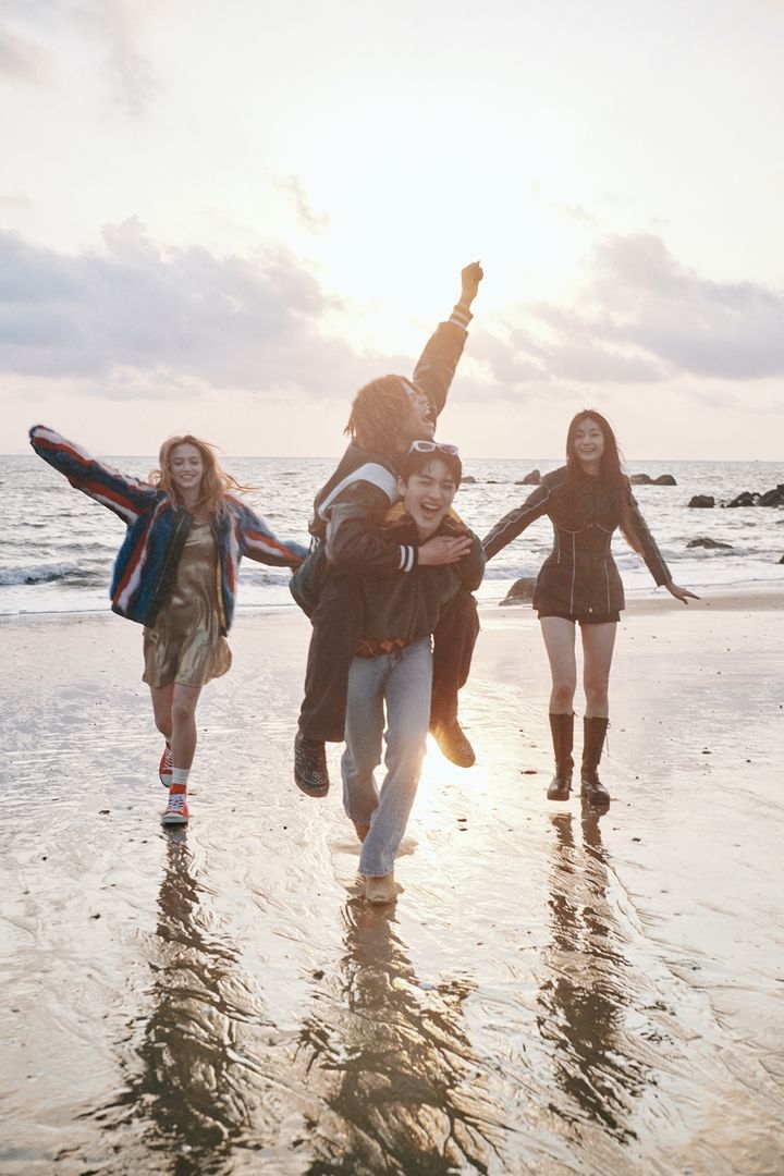 [서울=뉴시스] 그룹 펜타곤 키노 1인 기획사 네이키드 콘셉트 포토. (사진=네이키드 제공) 2023.12.15. photo@newsis.com *재판매 및 DB 금지