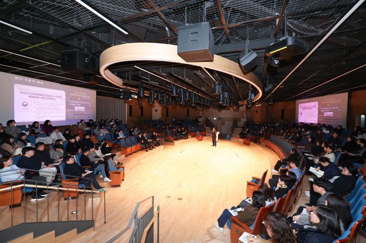 경기교육행정포럼. *재판매 및 DB 금지