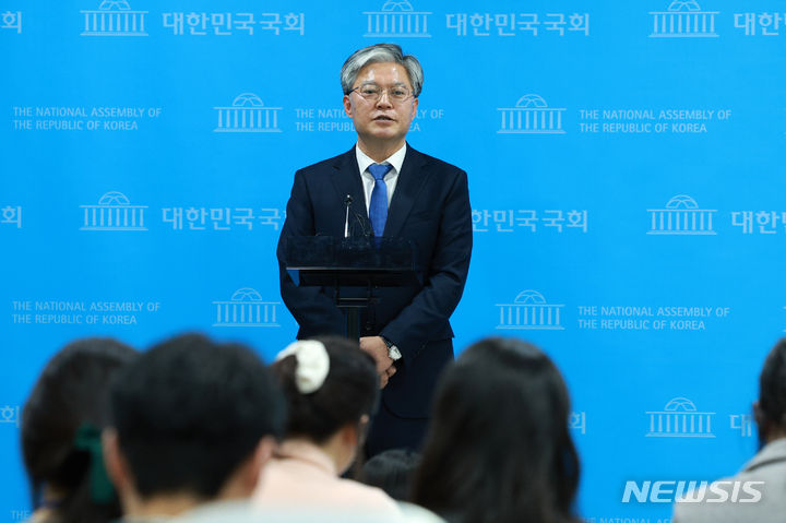 [서울=뉴시스] 고범준 기자 = 정의찬 더불어민주당 원내대표실 정무실장. 2023.12.15. bjko@newsis.com