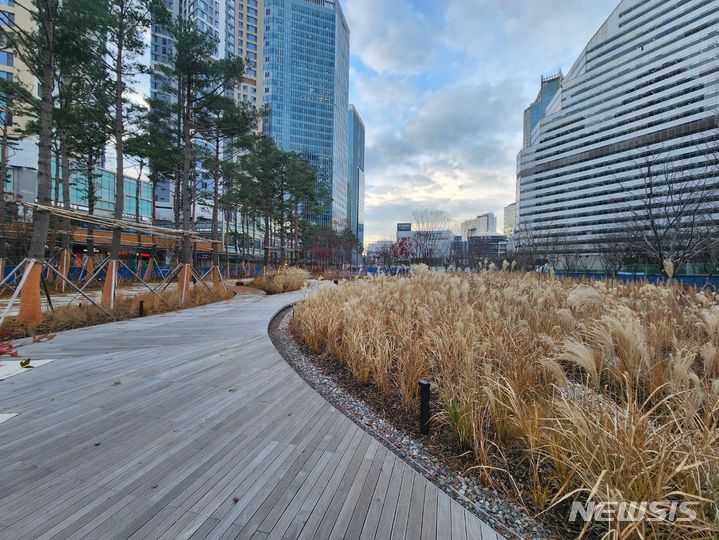 [서울=뉴시스]버들개 문화공원.