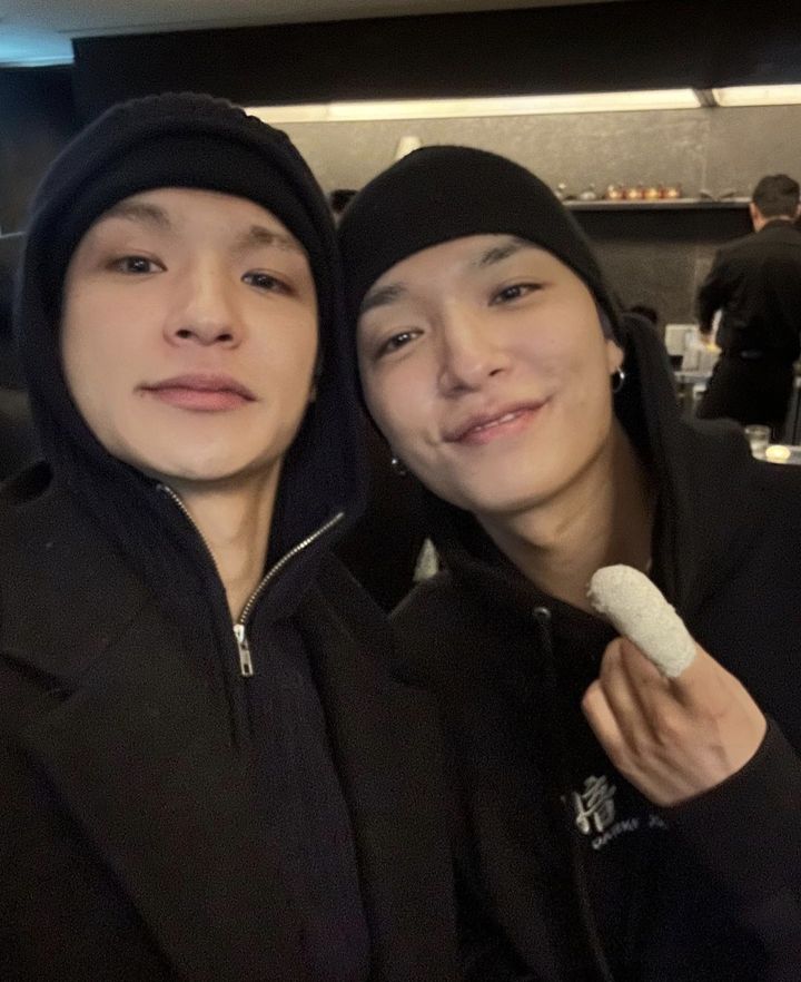 [서울=뉴시스] 채종석(왼쪽), 사이먼 도미닉. (사진=사이먼 도미닉 인스타그램 캡처) 2023.12.18. photo@newsis.com *재판매 및 DB 금지