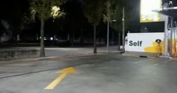 [서울=뉴시스] 과거 온라인 커뮤니티에서 화제 된 '한국 운전자 상식 문제'에 제시된 사진이다.= '1분미만' 유튜브 캡처)2023.12.18 *재판매 및 DB 금지