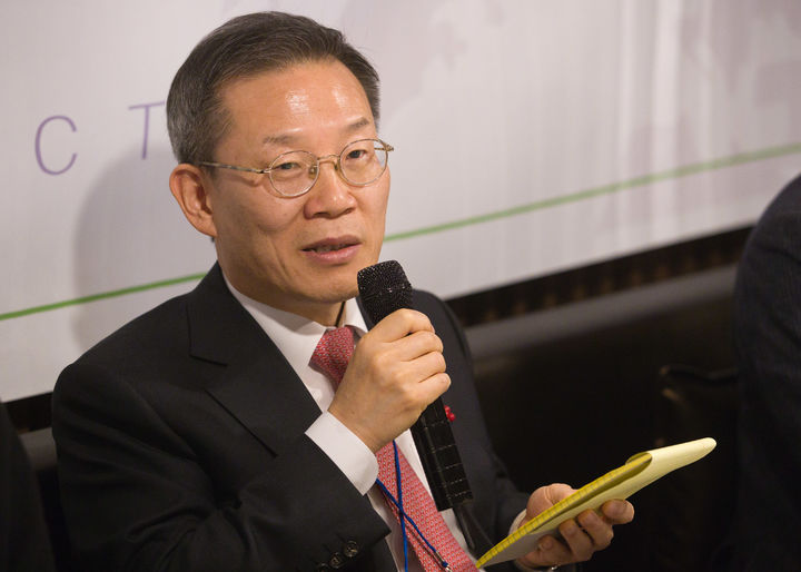 [서울=뉴시스] 이종호 과학기술정보통신부 장관이 18일 오전 세종특별자치시 정부세종청사 인근 식당에서 열린 '과학기술정보통신부 기자간담회' 에서 기자들과 질의응답을 하고 있다. (사진=과기정통부 제공) *재판매 및 DB 금지