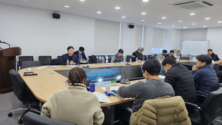 [부산=뉴시스] 지난 19일 부산TP 양정분소 회의실에서 해외협력사업 발전방안 워크숍가 진행되고 있다. (사진=부산TP 제공) *재판매 및 DB 금지
