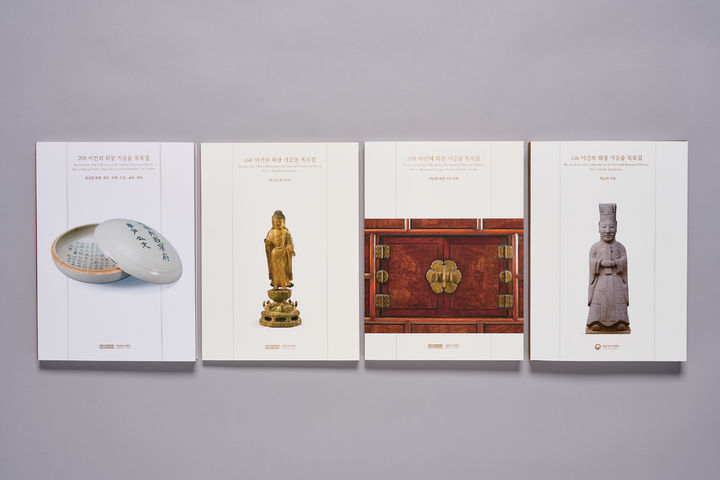 [서울=뉴시스] 故 이건희 기증품 목록집 제10-13권 (사진= 국립중앙박물관 제공) 2023.12.20 photo@newsis.com *재판매 및 DB 금지 *재판매 및 DB 금지