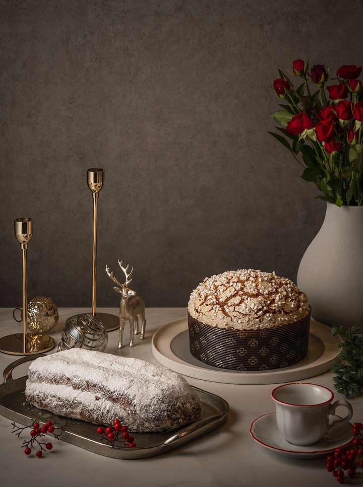 웨스틴 조선 서울 '조선델리'에서 판매하는 슈톨렌과 파네토네 모습.(사진=조선호텔앤리조트 제공) *재판매 및 DB 금지