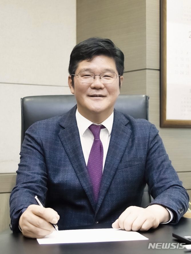 [서울=뉴시스] 최윤범 아이마켓코리아 비투엘물류 대표이사. (사진=아이마켓코리아 제공) 2023.12.22. photo@newsis.com