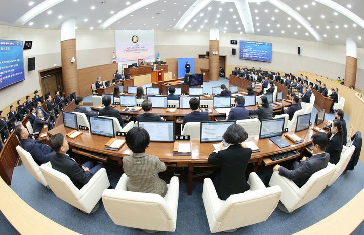 [창원=뉴시스] 강경국 기자 = 경남 창원시의회가 22일 제129회 2차 정례회 제4차 본회의를 개최하고 있다. (사진=창원시의회 제공). 2023.12.22. photo@newsis.com *재판매 및 DB 금지