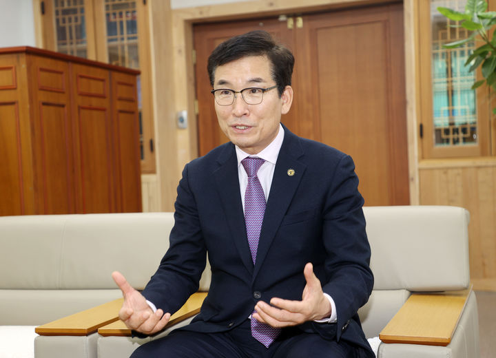 윤건영 충북교육감 교원단체 찾아 소통 행보