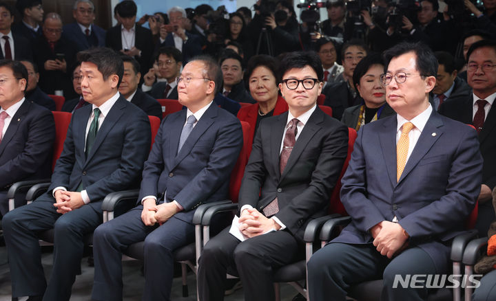 [서울=뉴시스] 조성봉 기자 = 한동훈 국민의힘 비상대책위원장이 26일 오후 서울 여의도 국민의힘 중앙당사에서 열린 취임식에 참석해 있다. (공동취재) 2023.12.26. photo@newsis.com