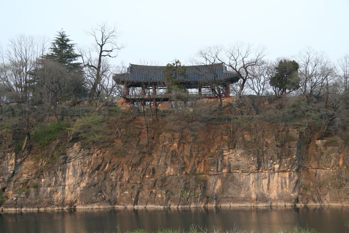 [서울=뉴시스] 삼척 죽서루 (사진=문화재청 제공) 2023.12.28 photo@newsis.com *재판매 및 DB 금지