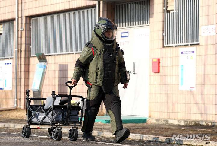 기술 경영진들 "AI, 새로운 생화학 무기 문턱 낮출 수도…규제 촉구"