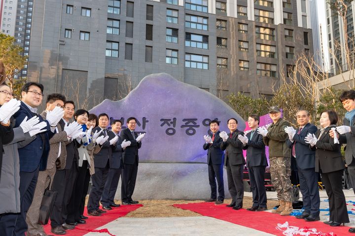 [부산=뉴시스] 부산정중앙공원 조성 기념 행사가 지난 28일 열렸다. 부산정중앙공원은 백양산롯데캐슬골드센트럴아파트 에 위치한다. (사진=부산진구 제공) *재판매 및 DB 금지