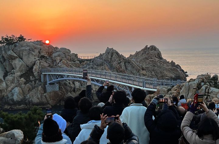 [울산=뉴시스] 2023 대왕암 해맞이축제 현장. (사진=뉴시스 DB). photo@newsis.com *재판매 및 DB 금지