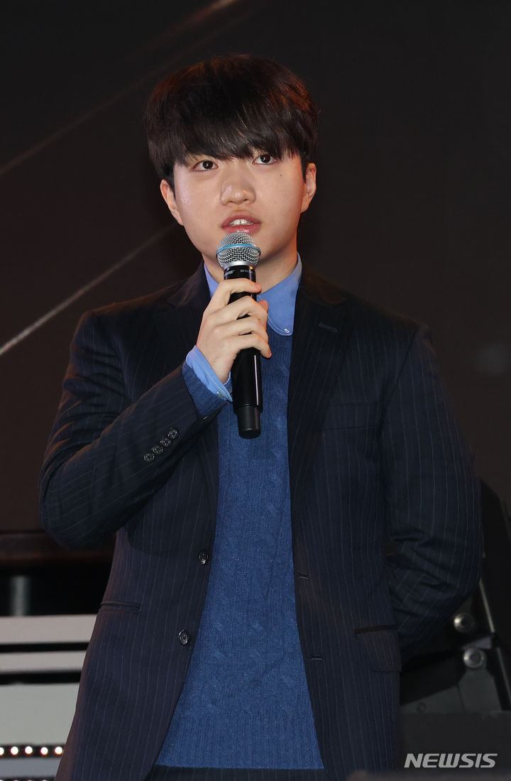 [서울=뉴시스] 최진석 기자 = T1 '케리아' 류민석가 30일 서울 중구 동대문 DDP에서 열린 2023 T1CON에 참석해 팬들과 만나고 있다. 2023.12.30. myjs@newsis.com