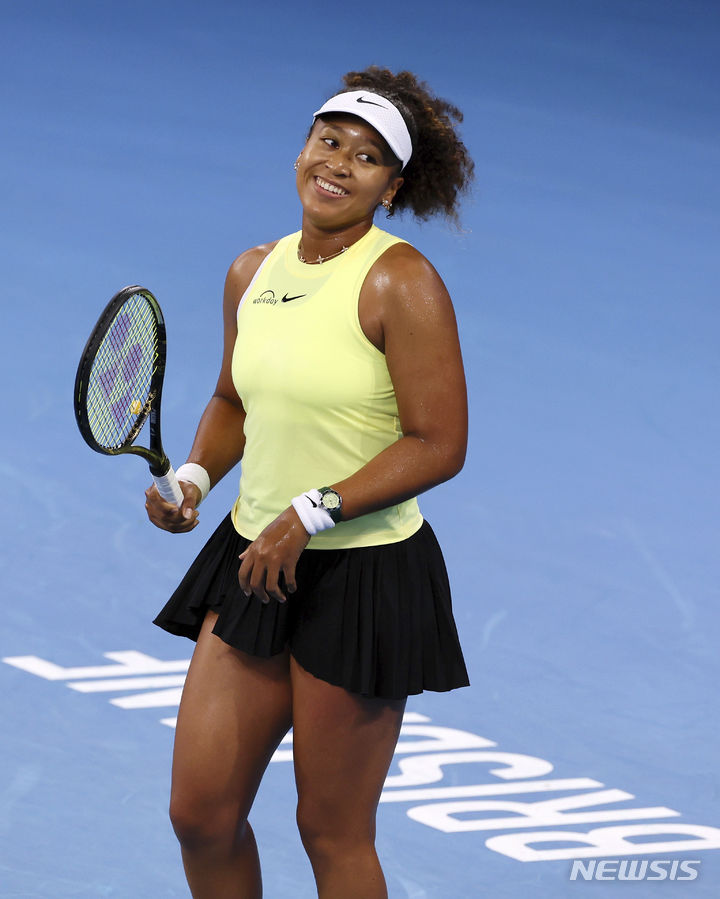 [브리즈번=AP/뉴시스]오사카 나오미가 1일 호주 브리즈번에서 열린 여자프로테니스(WTA) 투어 브리즈번 인터내셔널 대회 단식 본선 1회전에서 타마라 코르파치(독일)를 이겼다. 2024.01.01.