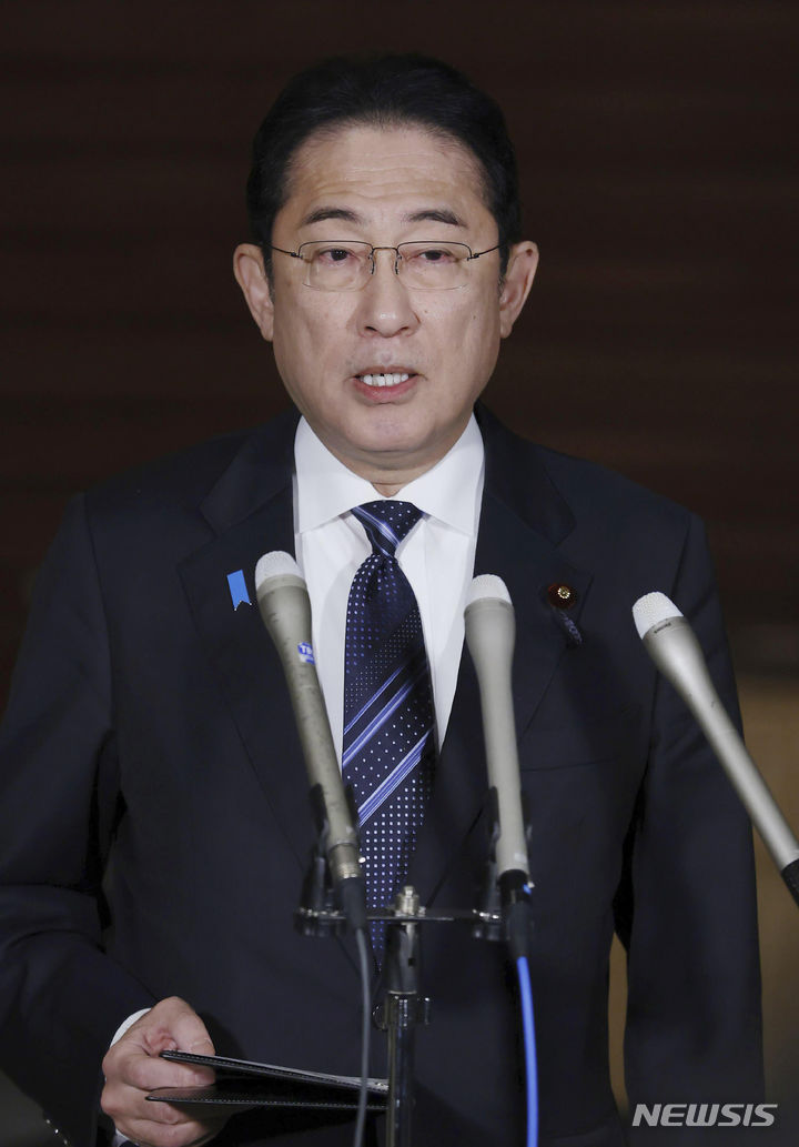 [도쿄=AP/뉴시스] 기시다 후미오 일본 총리가 지난 1일 총리 관저에서 취재진 앞에서 발언하고 있다. 2024.01.20.