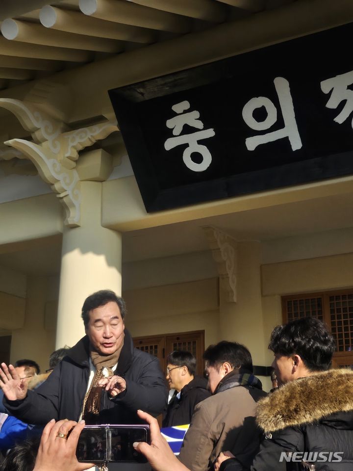 [서울=뉴시스] 이낙연 더불어민주당 전 대표는 1일 오전 경기도 고양시 행주산성에서 신년인사회를 열었다. 2024.01.01