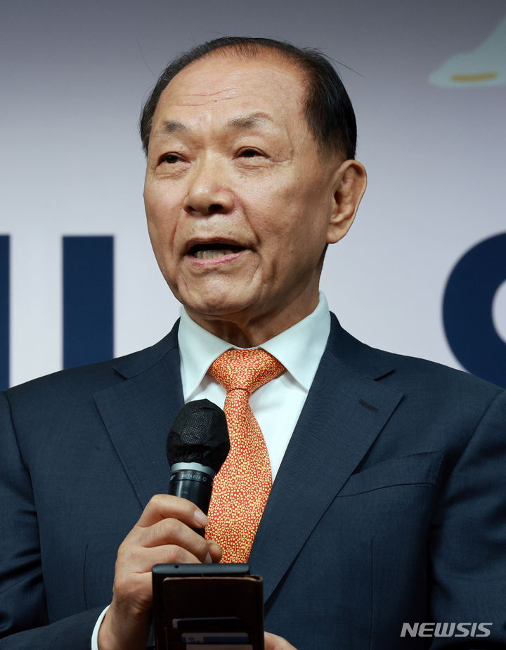 [서울=뉴시스] 고범준 기자 = 황우여 상임고문이 지난 1월 1일 오전 서울 영등포구 국민의힘 중앙당사에서 열린 2024 신년인사회에서 인사말을 하고 있다. 2024.01.01. bjko@newsis.com