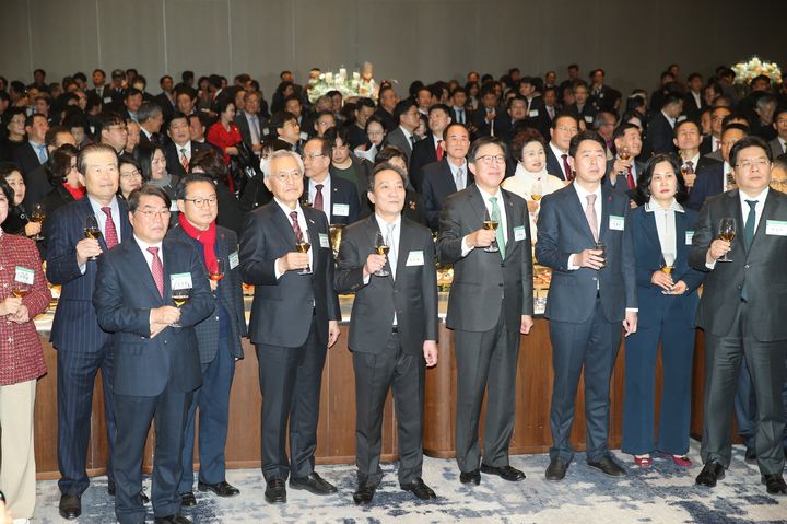 [부산=뉴시스] 2일 오후 부산 부산진구 부산롯데호텔에서 부산상공회의소는 2024 신년 인사회를 개최하고 있다. (사진=부산상공회의소 제공) *재판매 및 DB 금지