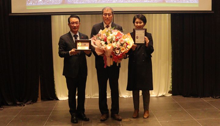 [포항=뉴시스] 강진구 기자 = 경북 포항시체육회(회장 나주영)는 민형규 포항여자고등학교 교장(사진)이 '2023 체육대상'을 수상했다고 2일 밝혔다.(사진=포항시체육회 제공) 2024.01.02.photo@newsis.com *재판매 및 DB 금지