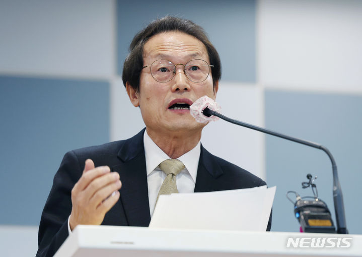 [서울=뉴시스] 김진아 기자 = 조희연 서울시교육감이 2일 서울 종로구 서울시교육청에서 열린 시무식에서 신년사를 하고 있다. 2024.01.02. bluesoda@newsis.com