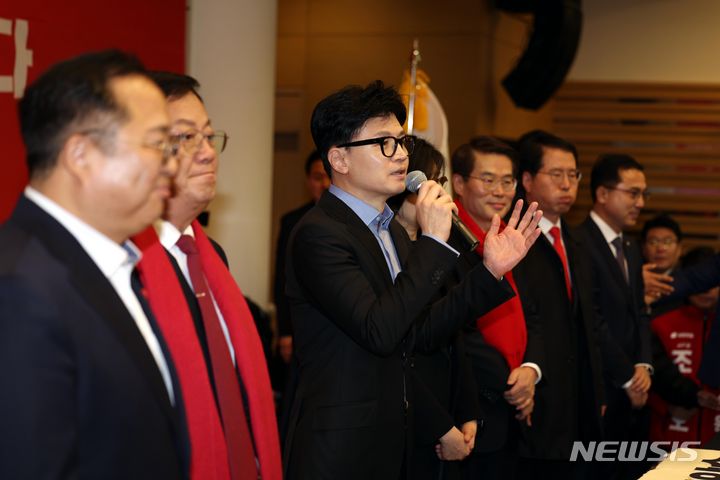 [대전=뉴시스] 조성봉 기자 = 한동훈 국민의힘 비대위원장이 2일 오전 대전 유성구 대전컨벤션센터 제1전시관 중회의장에서 열린 국민의힘 대전시당 신년인사회에서 인사말을 하고 있다. 2024.01.02. suncho21@newsis.com
