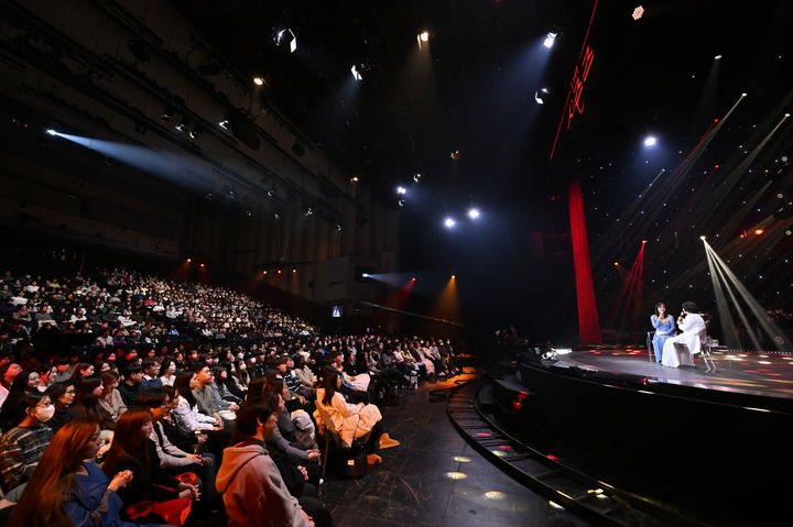 [서울=뉴시스] 2일 서울 영등포구 KBS 신관 공개홀에서 열린 KBS 2TV 음악 프로그램 '더 시즌즈-이효리의 레드카펫' 녹화가 진행됐다. (사진=KBS 제공) 2024.01.03. photo@newsis.com *재판매 및 DB 금지