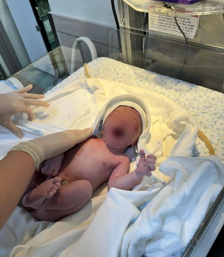 [서울=뉴시스] 타이티 출신 지수가 3일 소셜미디어를 통해 전날 오후 11시48분 자연 분만으로 아들을 출산했다고 밝혔다. (사진=지수 인스타그램 캡처) 2024.01.03. photo@newsis.com  *재판매 및 DB 금지