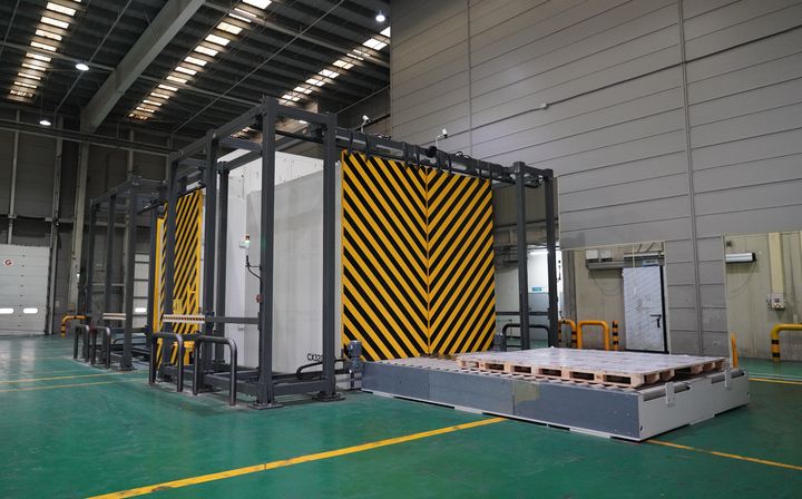 [서울=뉴시스] 관세청 산하 인천공항세관은 항공기를 통해 반입되는 우범 수입화물 검색을 고도화하고 직원들의 검사역량을 높이기 위해 이달부터 세관검사장 내 과학검색센터를 운영한다고 3일 밝혔다. 사진은 대형 과학검색센터의 모습. 2024.01.03. (사진=인천공항세관 제공) photo@newsis.com *재판매 및 DB 금지