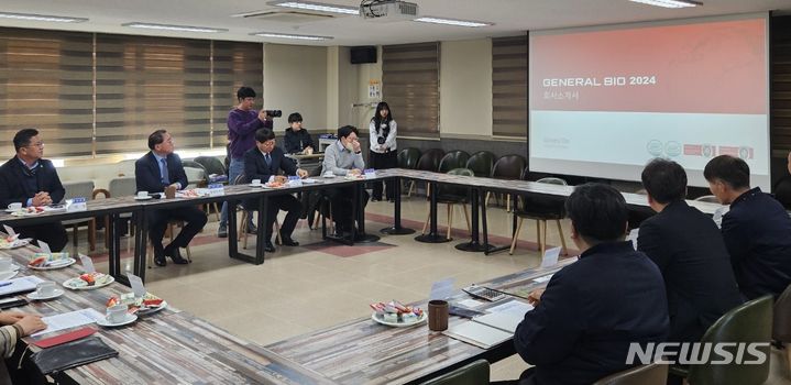 [남원=뉴시스] 김종훈 전북도 경제부지사가 남원 소재 제너럴바이오를 찾아 현장 행정을 펼치고 있다.&nbsp; *재판매 및 DB 금지