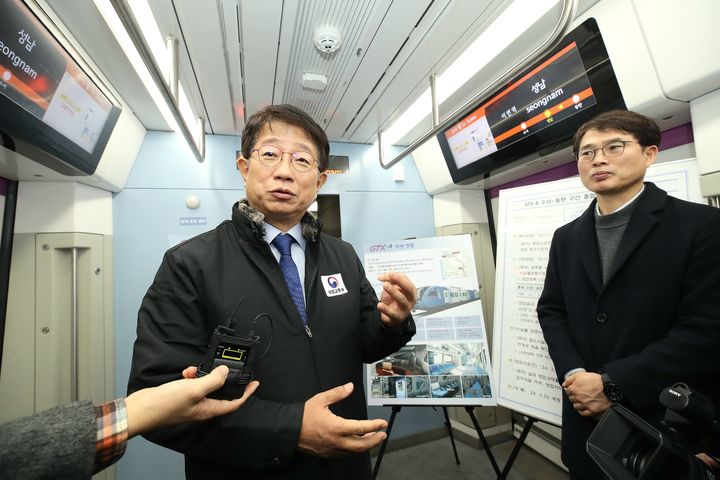 박상우 국토교통부 장관이 5일 GTX-A 동탄~수서 구간 개통 준비상황을 점검하고 있다.(사진 제공=국토부) *재판매 및 DB 금지