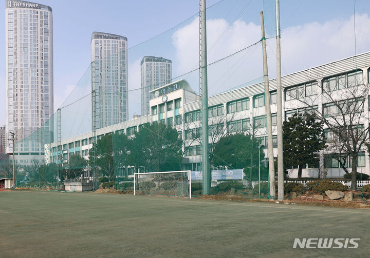 [서울=뉴시스] 지난 1월5일 서울 성동구 덕수고등학교 행당분교(특성화계열) 모습. 덕수고 행당분교(특성화계열)는 올해 폐교되고, 일반계열은 지난해 송파구 위례신도시로 이전했다. (사진=뉴시스DB). 2024.11.06. photo@newsis.com