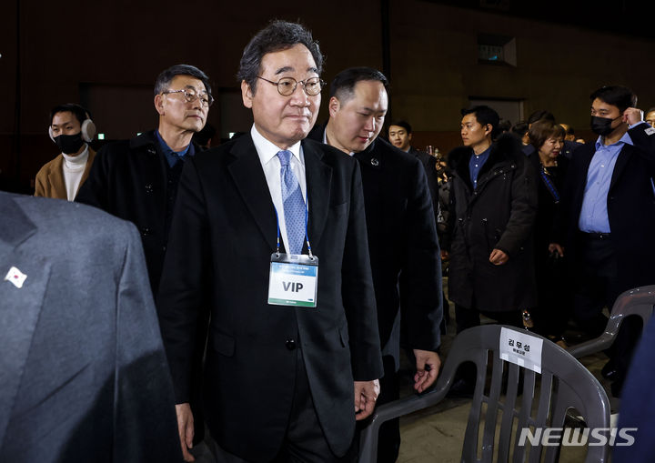 [고양=뉴시스] 정병혁 기자 = 이낙연 전 국무총리가 6일 경기 고양시 킨텍스에서 열린 김대중 탄생 100주년 기념식 '하나로 미래로'에 참석하고 있다. 2024.01.06. jhope@newsis.com