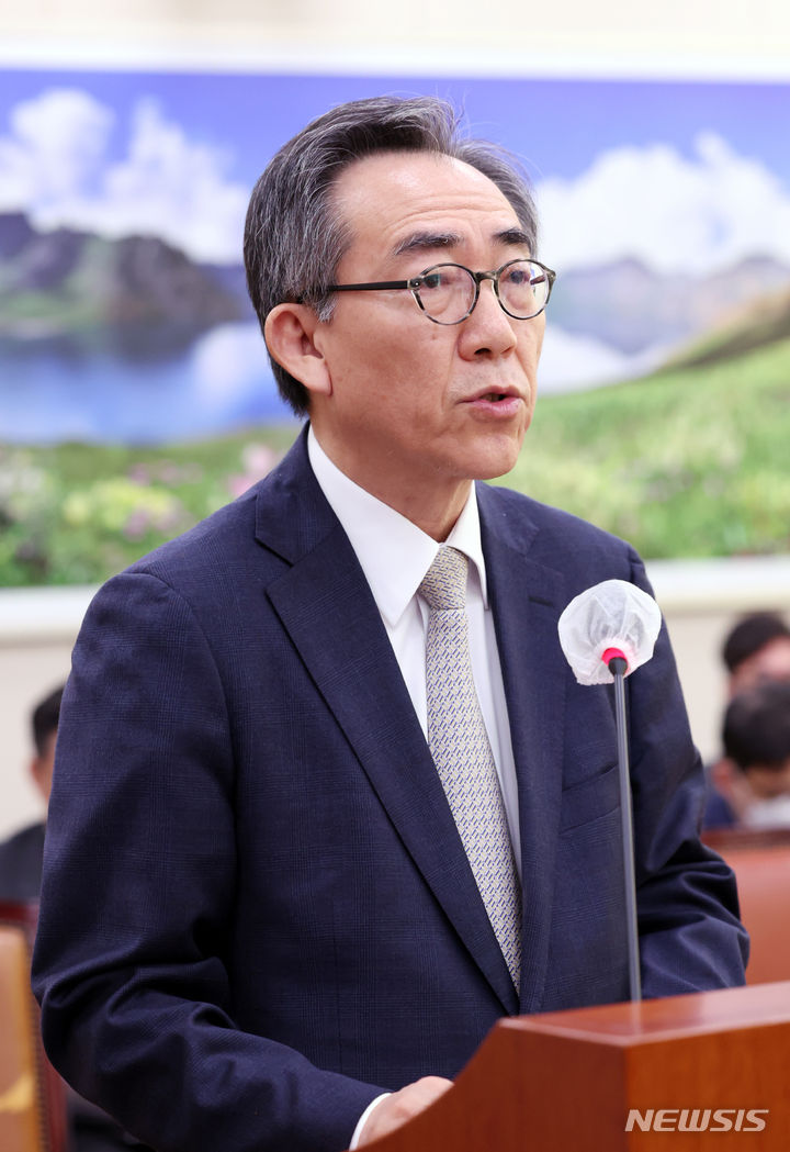 [서울=뉴시스] 이영환 기자 = 조태열 외교부 장관 후보자가 8일 오전 서울 여의도 국회에서 열린 인사청문회에 참석해 인사말을 하고 있다. 2024.01.08. 20hwan@newsis.com