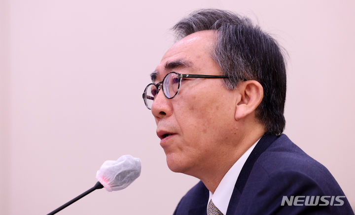 [서울=뉴시스] 이영환 기자 = 조태열 외교부 장관 후보자가 8일 오전 서울 여의도 국회에서 열린 인사청문회에 참석해 의원들의 질의에 답하고 있다. 2024.01.08. 20hwan@newsis.com