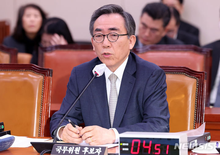 [서울=뉴시스] 이영환 기자 = 조태열 외교부 장관 후보자가 8일 오전 서울 여의도 국회에서 열린 인사청문회에 참석해 의원들의 질의에 답하고 있다. 2024.01.08. 20hwan@newsis.com