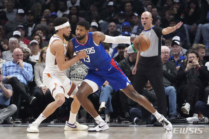 [로스앤젤레스=AP/뉴시스] 미국프로농구(NBA) LA 클리퍼스의 폴 조지. 2024.01.08.