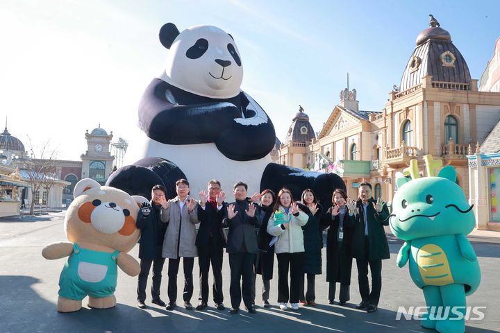  에버랜드 관계자들과 용인시 공무원들