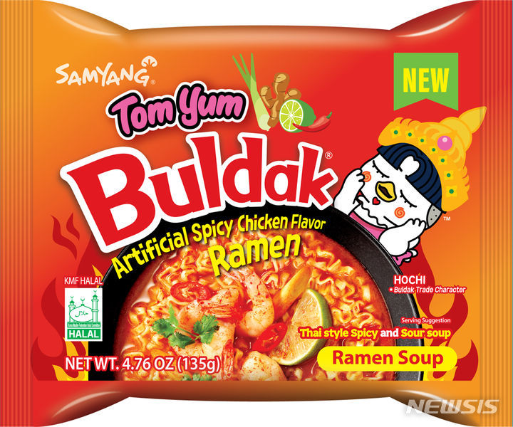 [서울=뉴시스] 미국 월스트리트저널(WSJ)이 6일(현지 시간) '불닭볶음면' 성공 신화를 이끈 김정수 삼양라운드스퀘어(삼양식품) 부회장의 이력과 제품 개발 비화를 집중 보도했다. 사진은 삼양이 미국 내 히스패닉 입맛을 타겟으로 출시한 하바네로라임불닭볶음면. (사진=삼양식품) 2024.01.09. *재판매 및 DB 금지