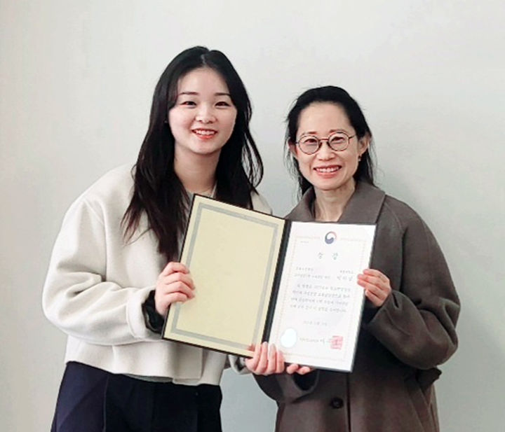 계명대 영어교육과 박하영(왼쪽) 학생, 교원양성 업무 유공 교육부장관상 수상 *재판매 및 DB 금지