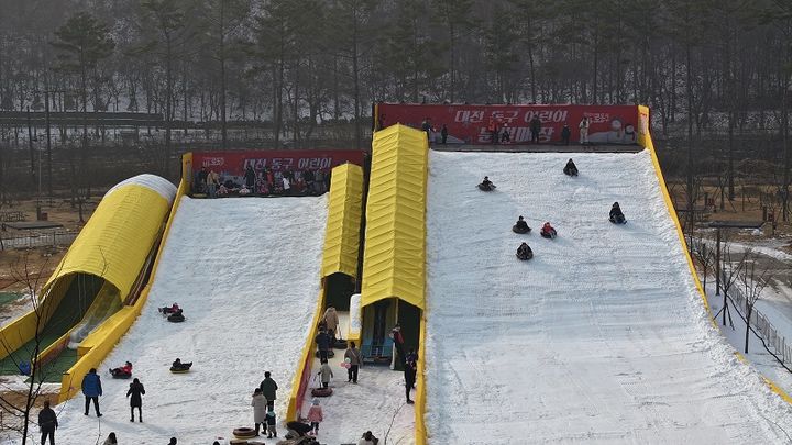 [대전=뉴시스] 대전 동구 상소문화공원 눈썰매장. (사진=뉴시스 DB). photo@newsis.com *재판매 및 DB 금지